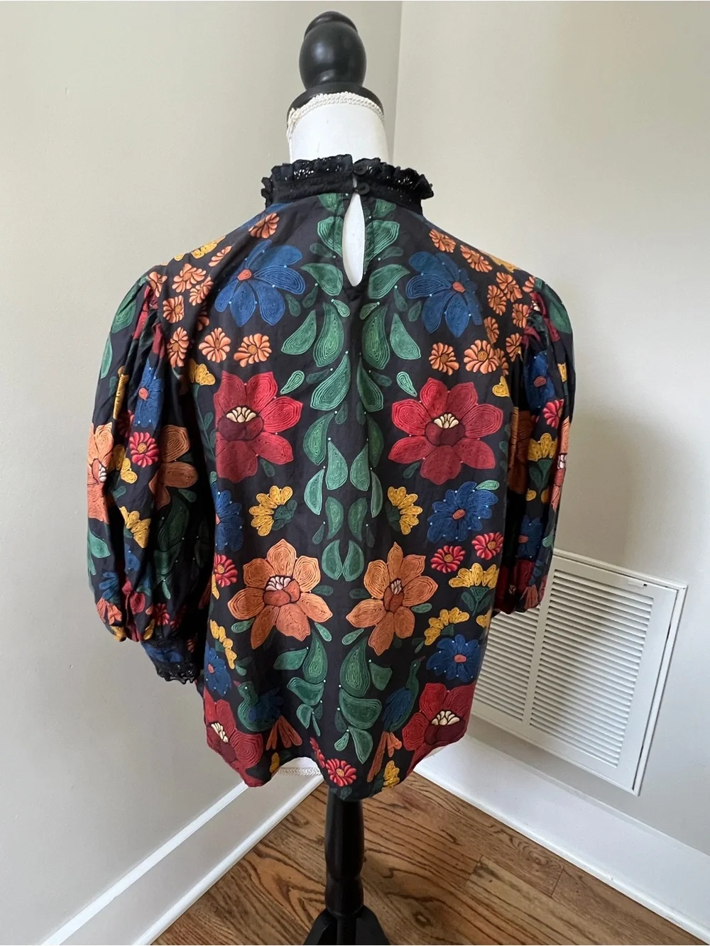 FARM Rio Stitched Garden Puff Sleeve Blouse - Picture 3 of 3